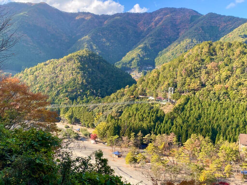 奈良県十津川村にある谷瀬の吊り橋の河川にあるキャンプ場
