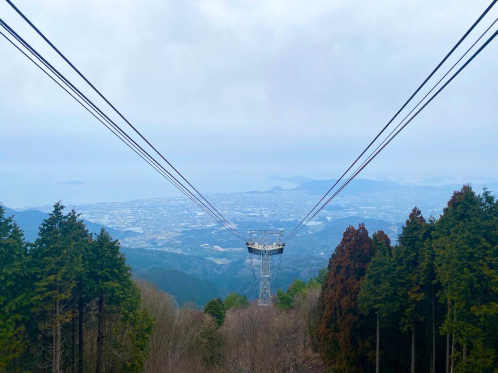 香川県観音寺市の雲辺寺：雲辺寺山頂公園へのロープウェイからの風景