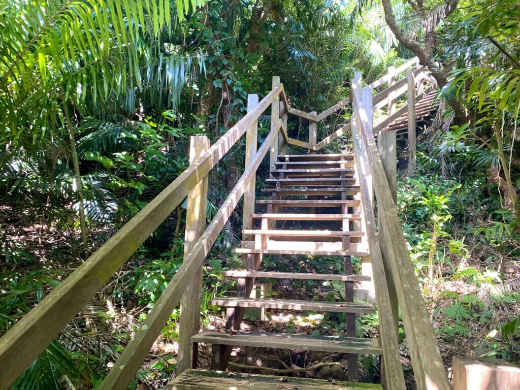 沖縄県宮古島：大神島の遠見大への階段