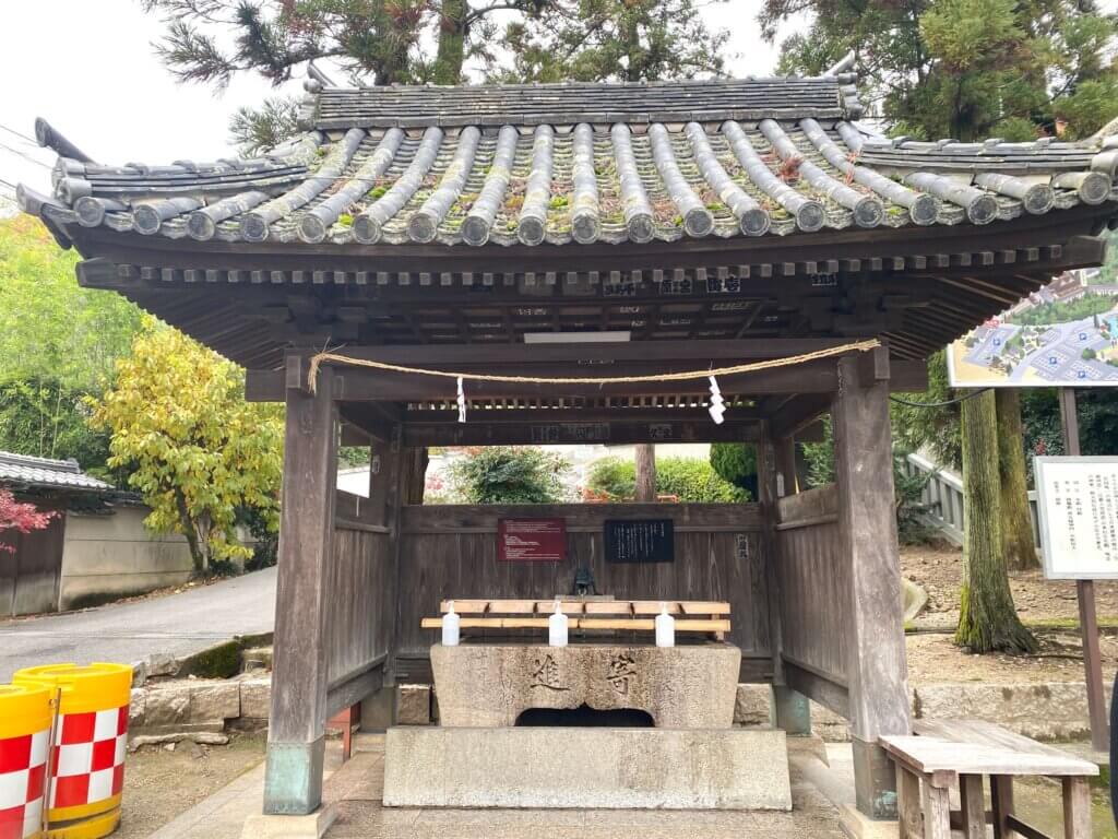 岡山県岡山市：吉備津神社の手水舎