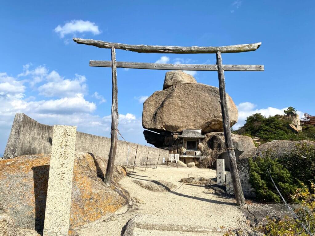 香川県小豆郡：小豆島の重岩