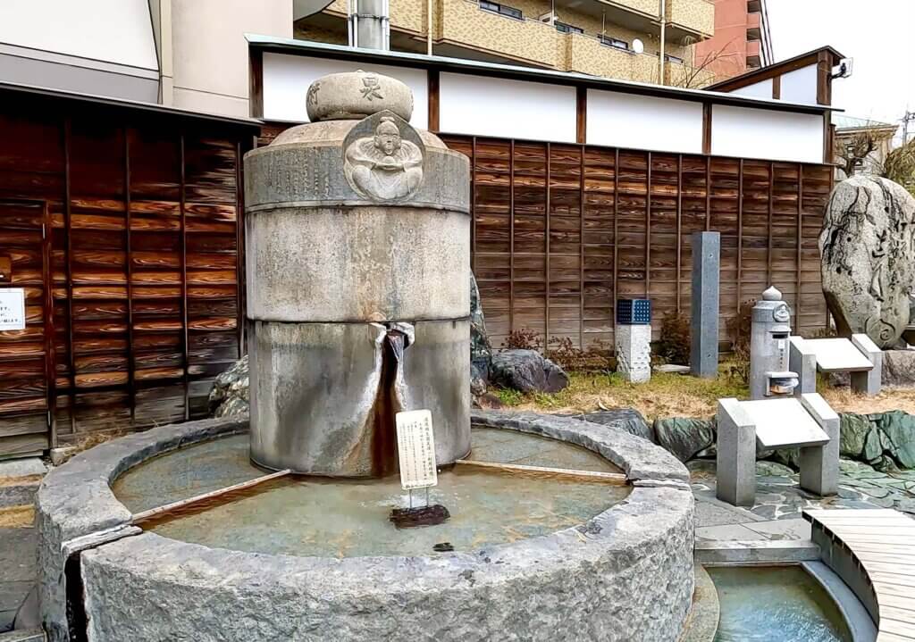 愛媛県松山市：道後温泉の足湯