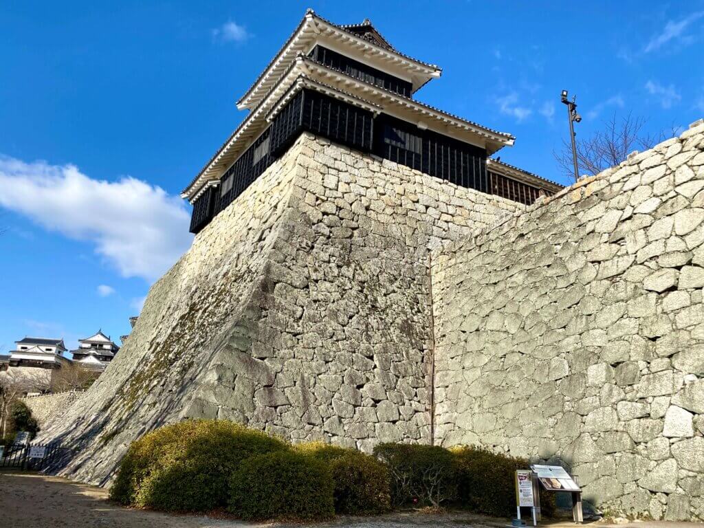 愛媛県松山市：松山城の石垣