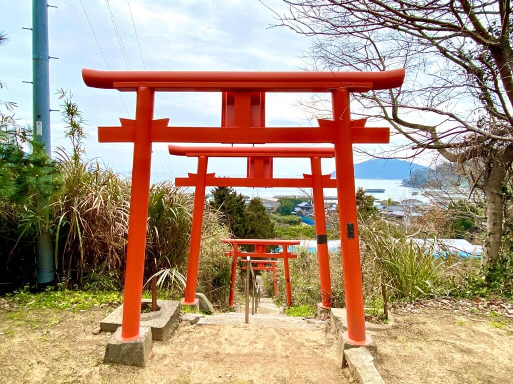 愛媛県興居島：稲荷神社